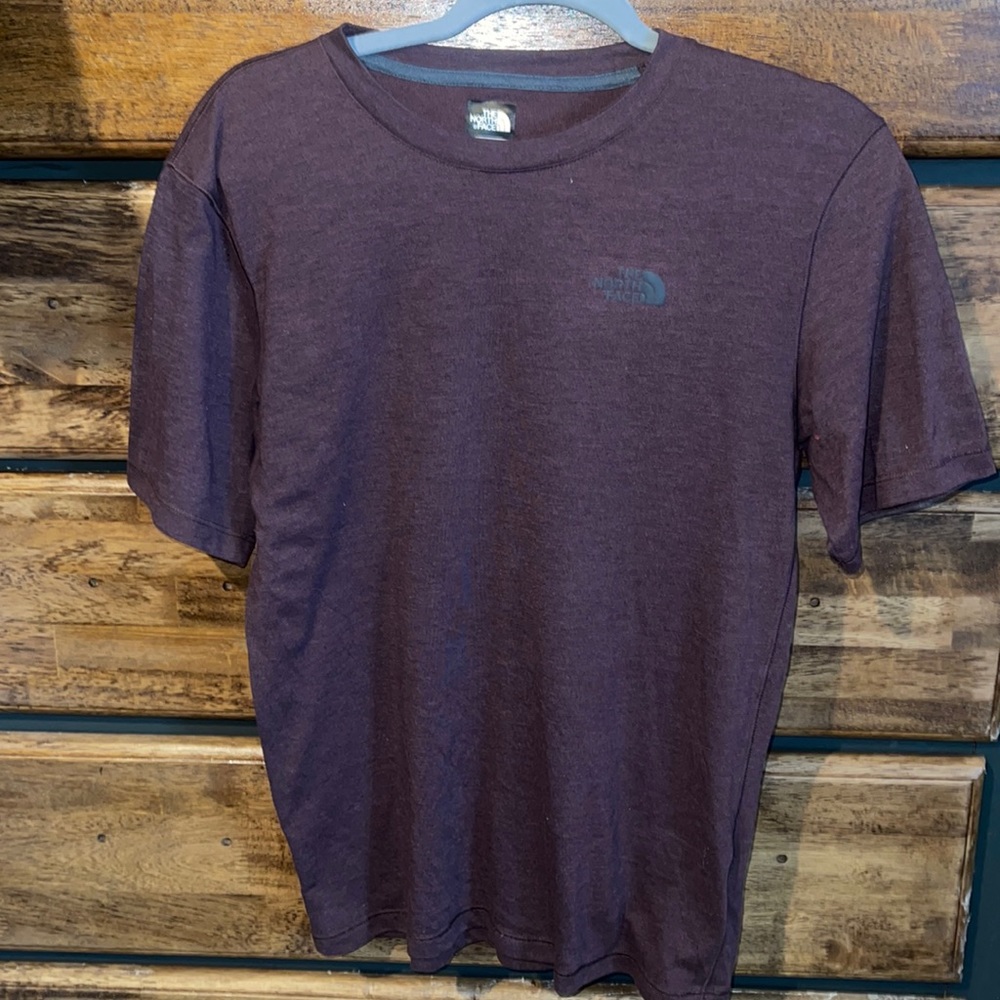 Men’s The North Face tshirt